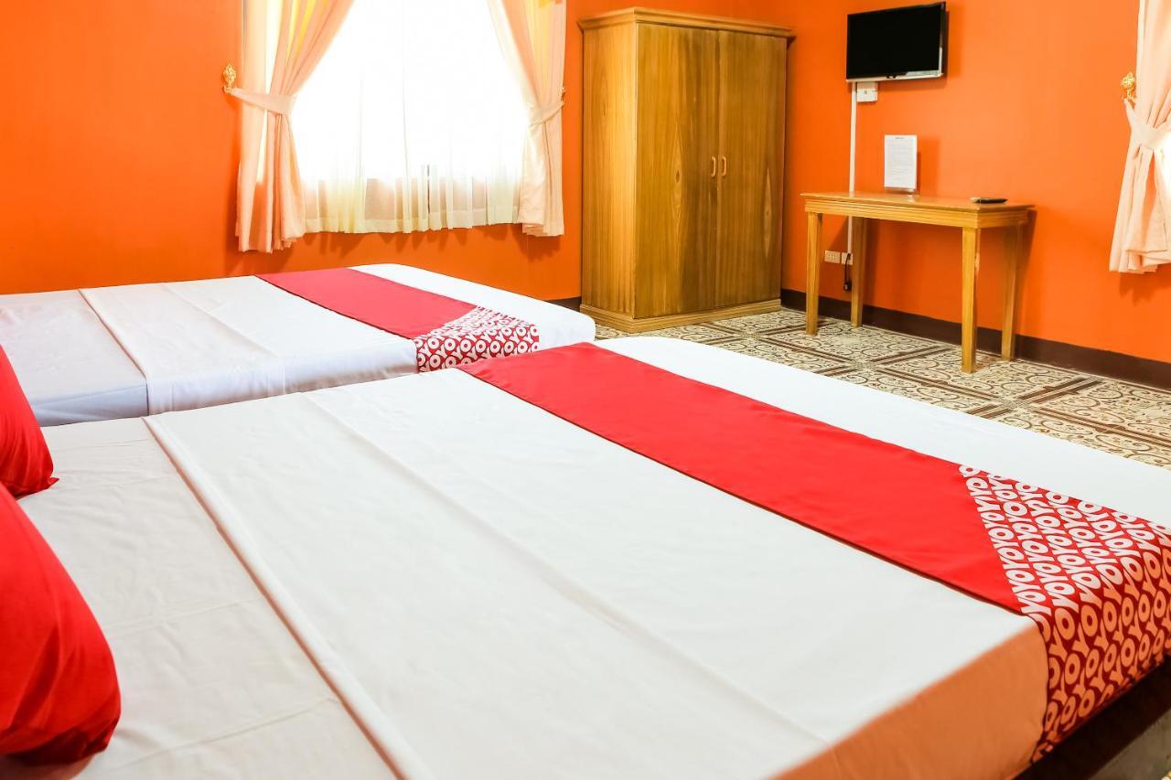 פנגלאו Oyo 422 Villa Emilia Pension House מראה חיצוני תמונה